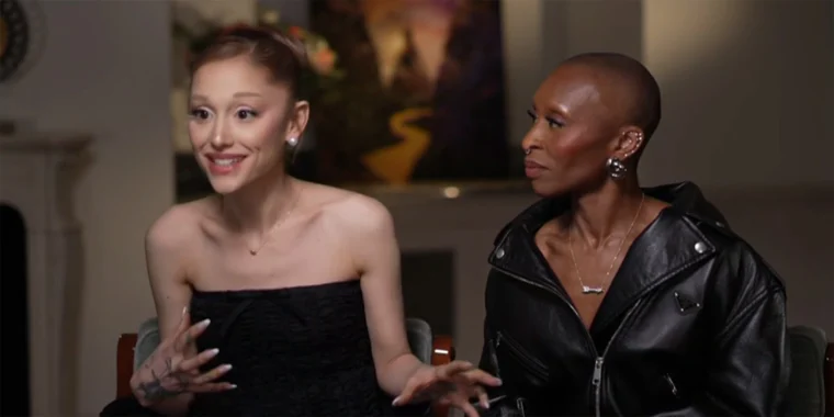 Ariana Grande y Cynthia Erivo reafirman su amistad con tatuajes a juego y protagonizan un incidente en la alfombra roja que evidencia su química y profesionalismo.
